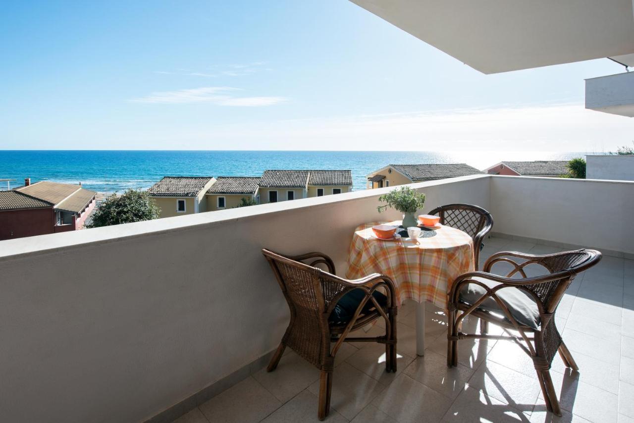 Glyfada House On The Beach *